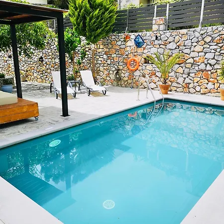 Villa Spacious Maistrali Villa, Private Pool & Garden *