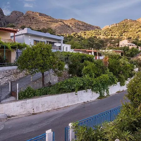 Spacious Maistrali Villa, Private Pool & Garden Villa Rodakino